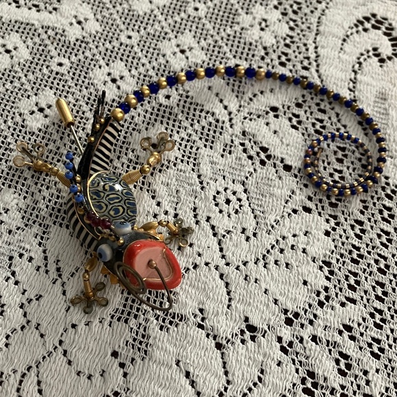 Colorful Beaded Lizard Brooch - Picture 4 of 4